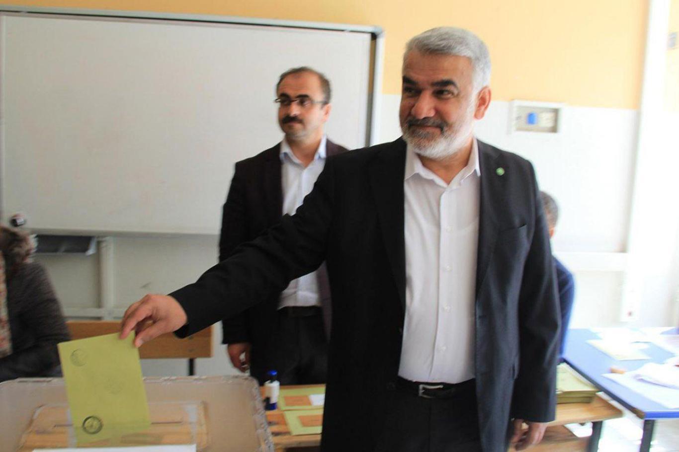 HUDA PAR Executive Vice President Yapıcıoğlu votes in local election